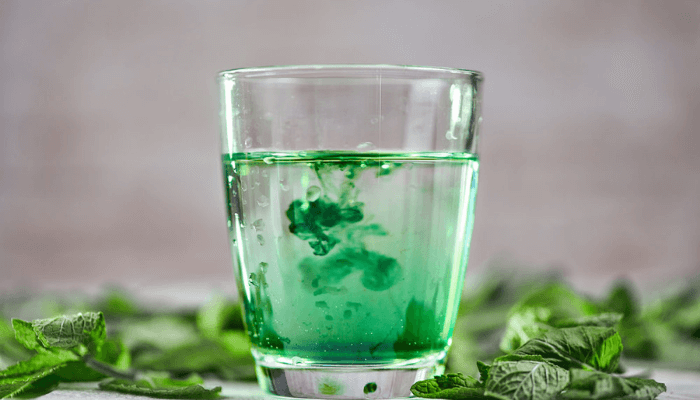 The Best Guide to Making Your Own Chlorophyll Water